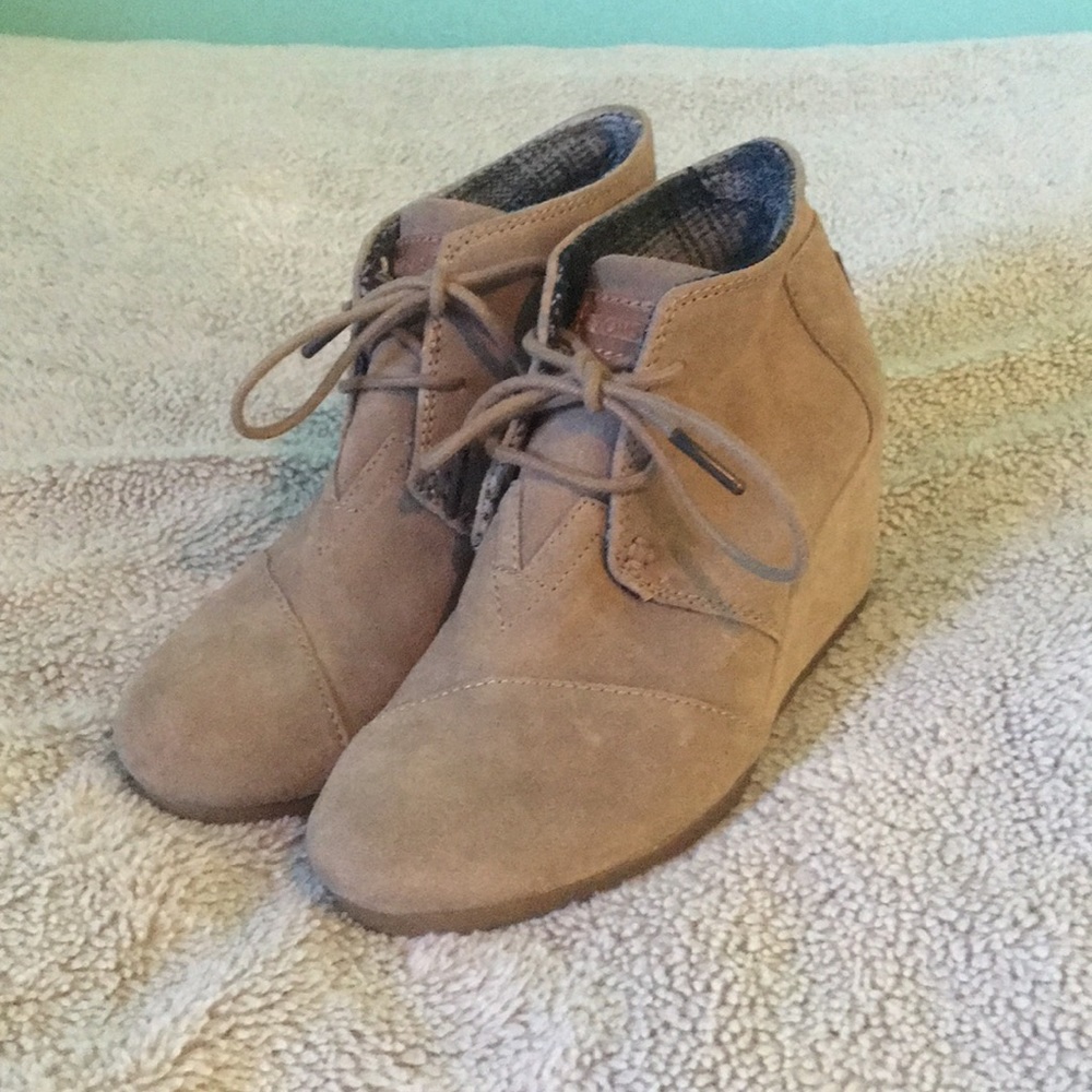Toms wedge booties!